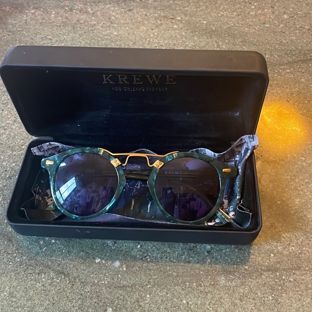 Emerald St. Louis Krewe sunglasses in great condition